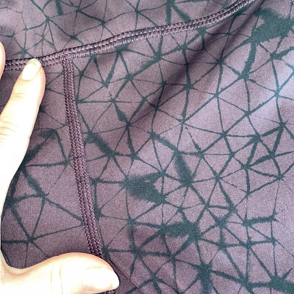 Lululemon Size 4 Plum Luxtreme Leggings - Picture 8 of 8